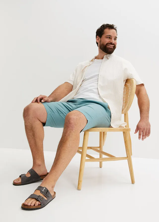 Bermudas tipo chino de corte regular azul bondi