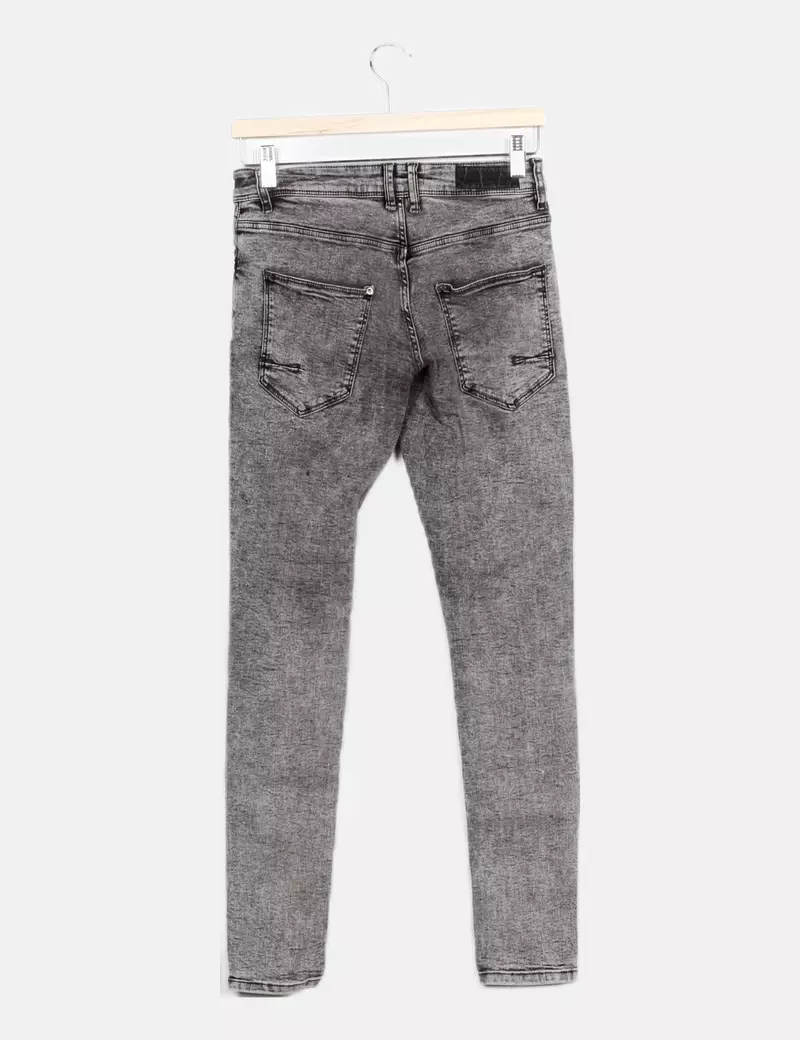 Bershka Pantalón denim gris