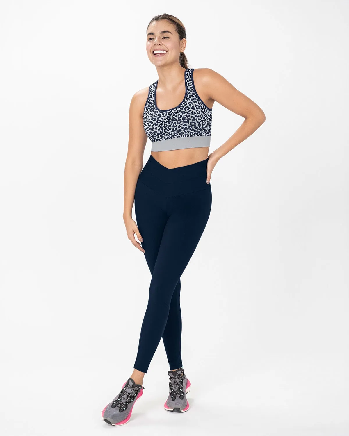 Legging deportivo de compresión con pretina cruzada en forma de V