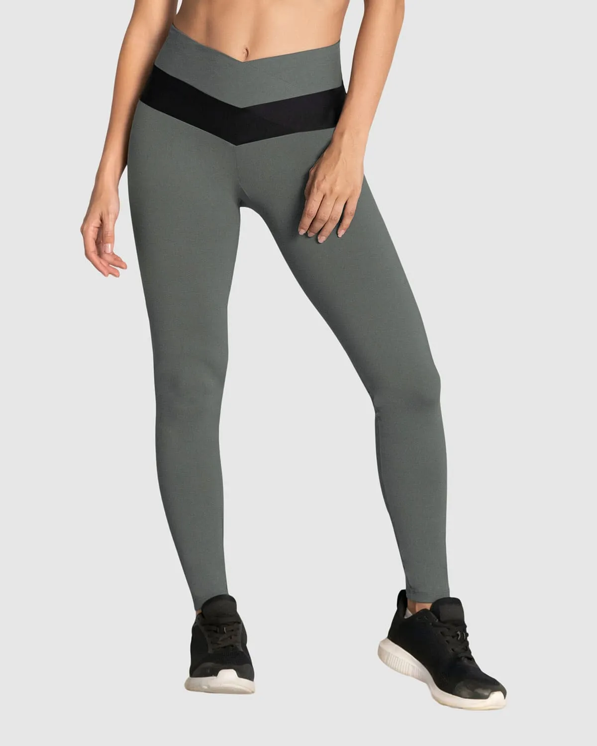 Legging deportivo de compresión con pretina cruzada en forma de V