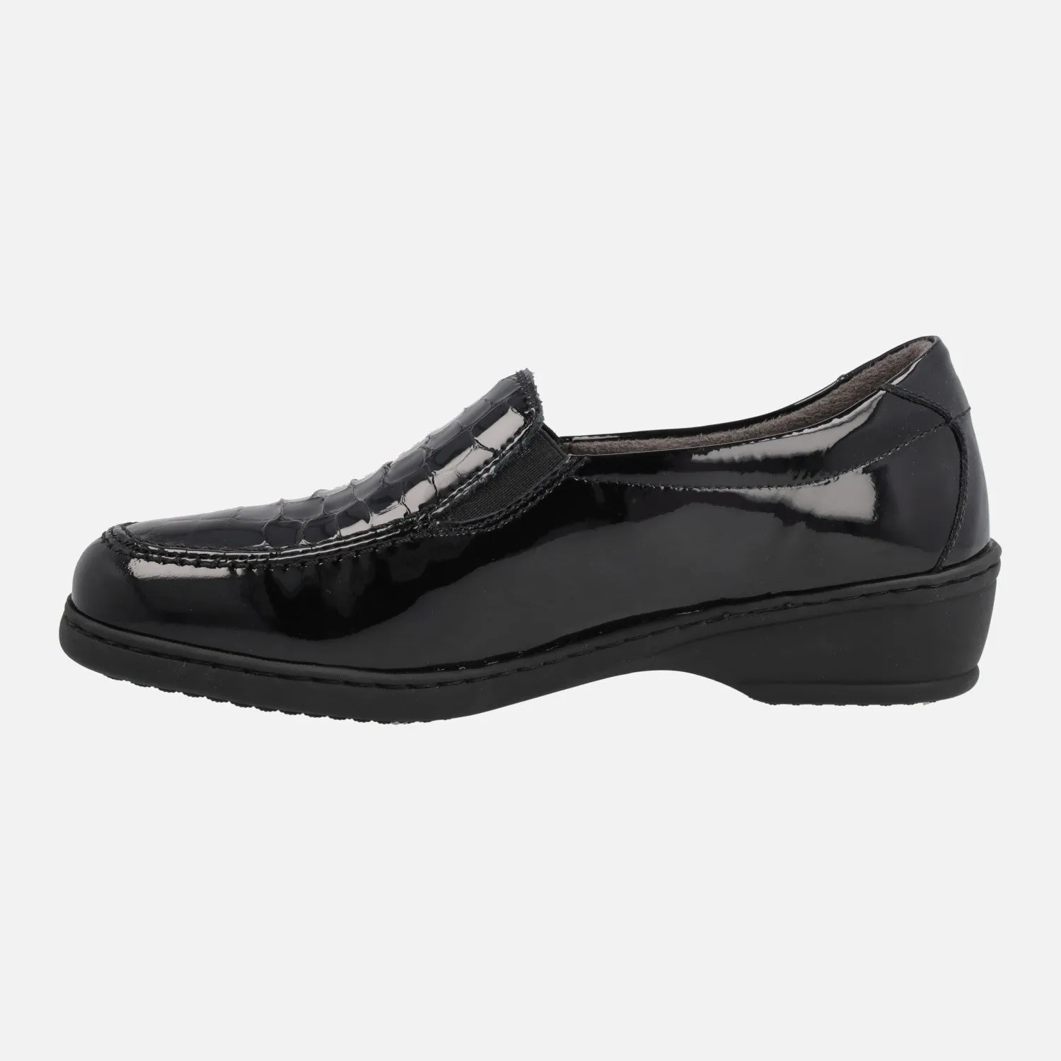 Mocasines confort en charol negro con pala grabada