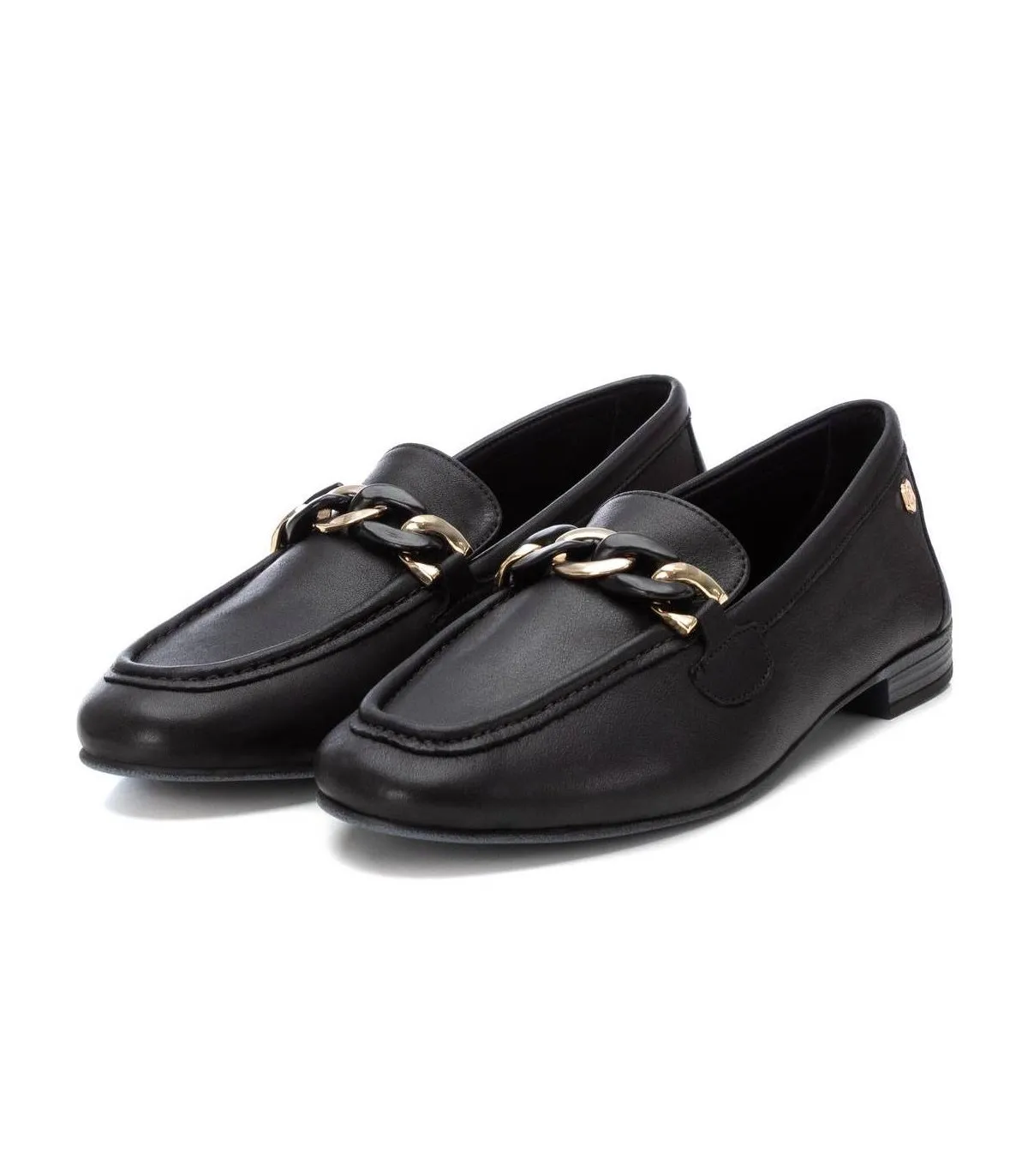 Mocasines mujer Carmela piel negra cadena empeine