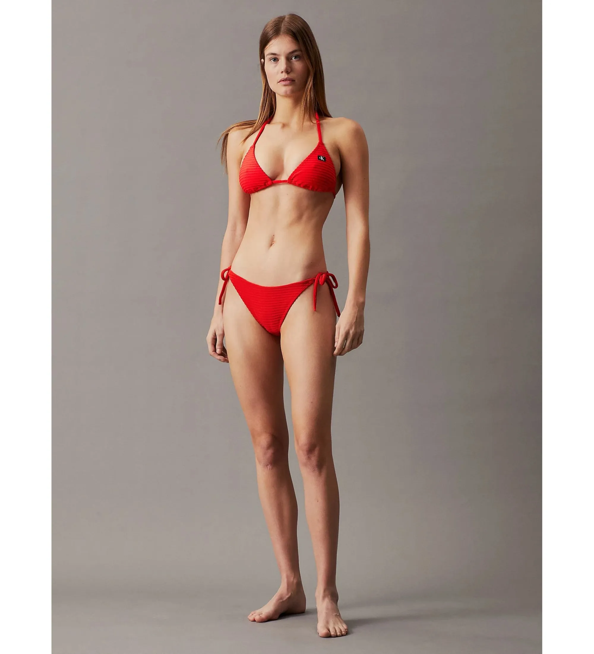 Partes de abajo de bikini con lazadas rojo