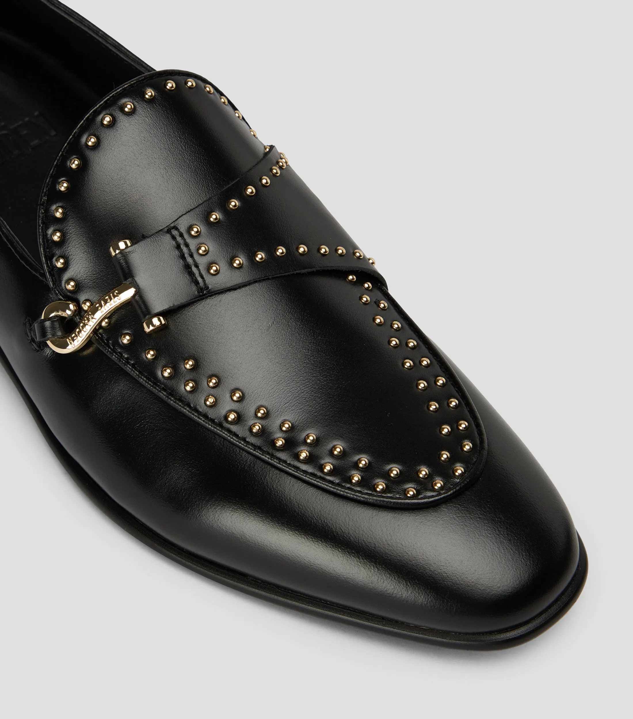 Steve Madden Mocasines Yusuf en piel vacuna con remaches metálicos Hombre