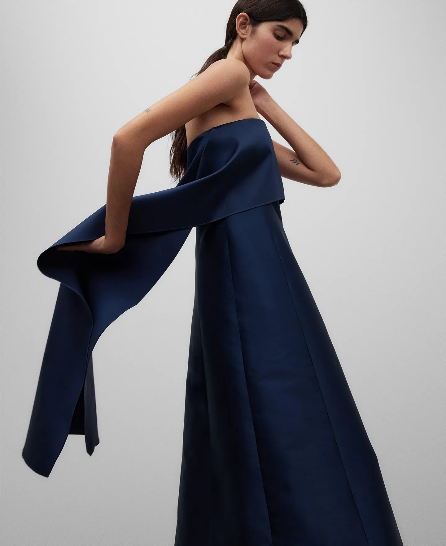 Strapless blue dress woman