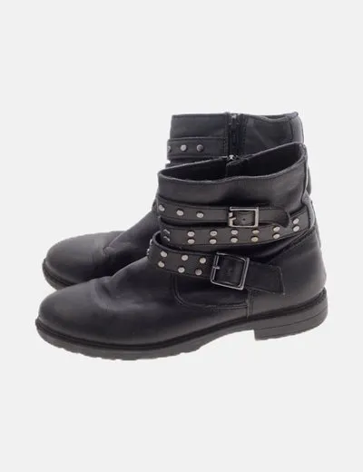 Zara Bota negra detalle tachas